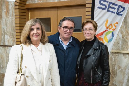 Isabel Sánchez, Jesús Rivera y Antonia S. Villanueva.