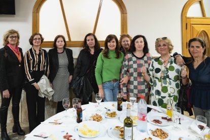 María Victoria Martín, Nuria Lupión, Clotilde Espinosa, Matilde Gomez, Rosario Lidueña, Remedios López, Encarna Crespo, Isabel Rodríguez y Juana Domene.