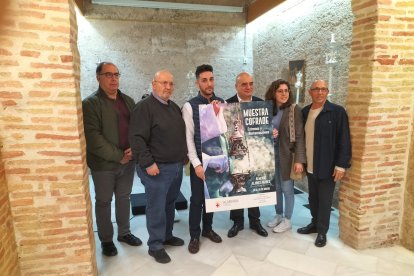 El concejal Jesús Luque y representantes de las hermandades.