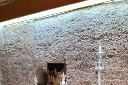 Cartel y enseres de la Hermandad del Rosario del Mar.