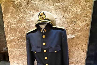 Nuevo uniforme de la Banda del Carmen, inspirado en la armada.