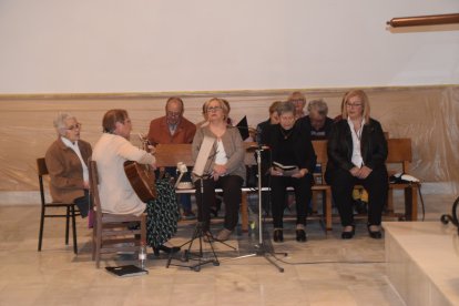 Coro parroquial durante la eucaristía.