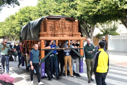 Ensayo por las inmediaciones de San Pío X arropados por cofrades,