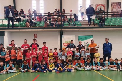 Los más pequeños recibieron el aplauso de la Villa de Gádor.