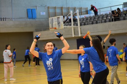 Celebrando los puntos para su equipo.