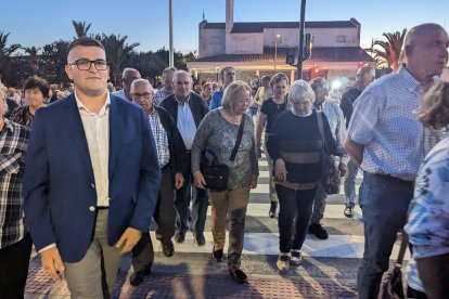 Los vecinos de Huércal-Overa pasearon por primera vez por el acceso peatonal del puente de San Isidro.