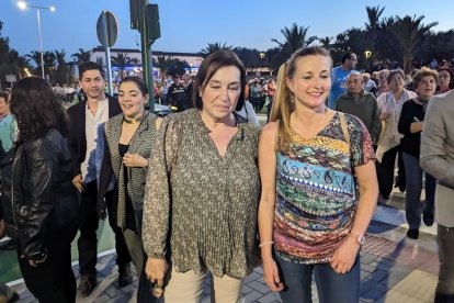 Los vecinos de Huércal-Overa pasearon por primera vez por el acceso peatonal del puente de San Isidro.Los vecinos de Huércal-Overa pasearon por primera vez por el acceso peatonal del puente de San Isidro.