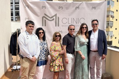 Diversos asistentes pasaron por el photocall.