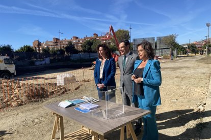 Protocolario acto de colocación de la primera piedra.