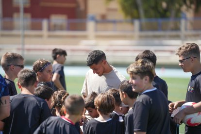 Robertone vivió una bonita experiencia con los niños del Campus.