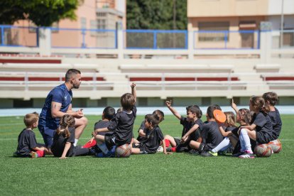 Compañerismo en el Campus del Almería.