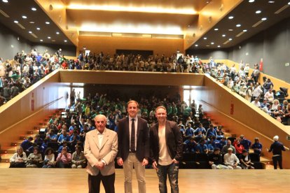 El teatro de vera se llenó de ilusión con la presentación del torneo.