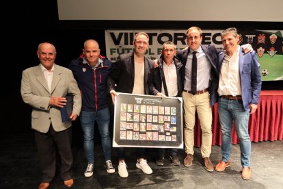 Capel con con las autoridades.