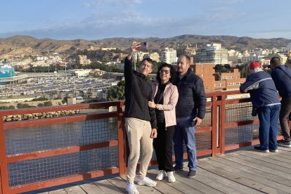 El Cable Inglés estrena paseo peatonal.