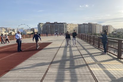 Comienzan las visitas al paseo peatonal del Cable Inglés.