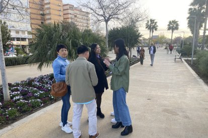 Antes de las 9 ya había gente esperando.