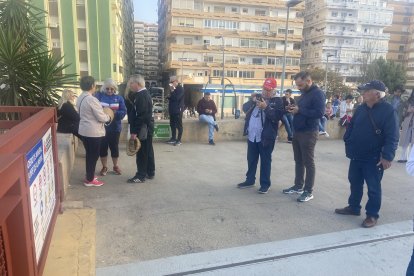 Esperando la apertura de puertas.