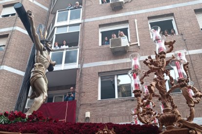 Los vecinos de San Sebastián, con el Cristo del Amor