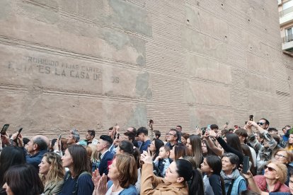 Expectación en la salida del Cristo del Amor