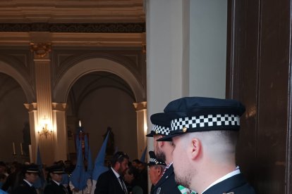 La Policía Local de Almería, escolta del Cristo del Amor