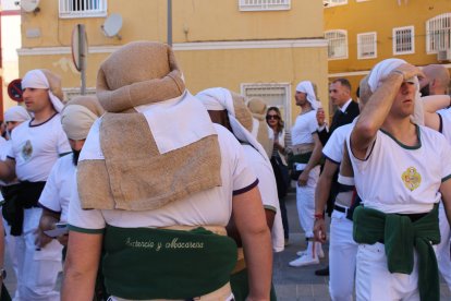 Detalle de costaleros.