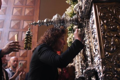 María del Mar Vázquez dedicó una levantá antes de comenzar la procesión.