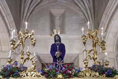 Nuestro Padre Jesús de las Penas, en su paso.
