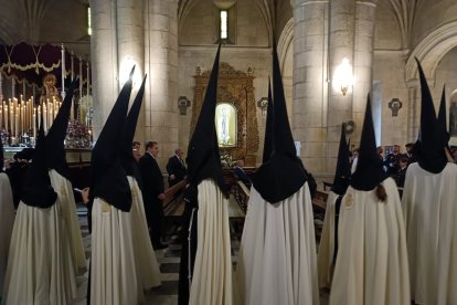 Nazarenos del Rosario del Mar.