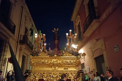 Las Penas, en la estrechez del casco histórico.