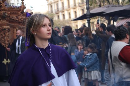 Paso de la procesión por el centro de Almería. 