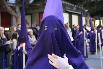Nazareno en el Paseo de Almería. 

