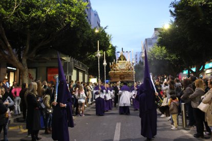 Nuestra Señora de las Angustias en el Paseo de Almería. 