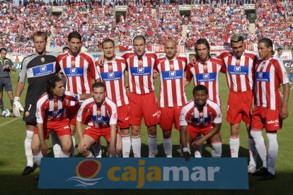 El once del ascenso: Westerveld, Cabrera, Carlos García, Soriano, Bruno, Cisma, Míchel, Acasiete, Uche, Mané y Ortiz Bernal.