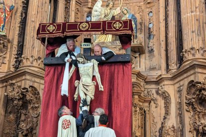 El enclavamiento se ha producido mientras sonaba la marcha de El Sepulcro.