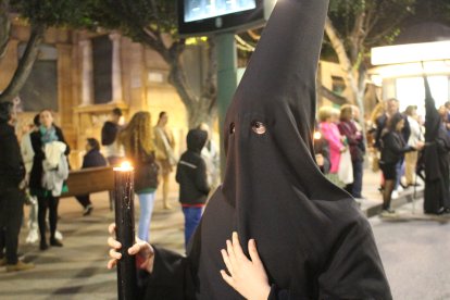 Paso de la procesión por el Paseo de Almería.