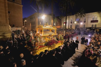 Procesión del Entierro por las calles de Almería.