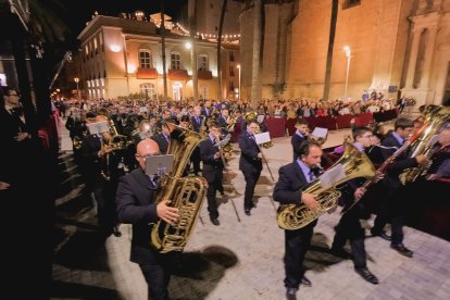 Procesión del Entierro por las calles de Almería.