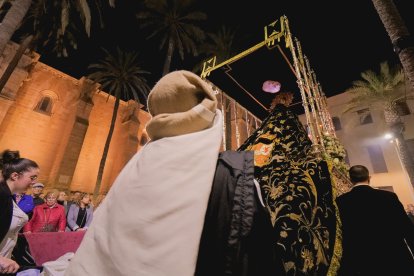 Procesión del Entierro por las calles de Almería.