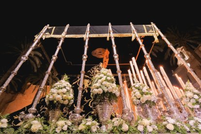 Procesión del Entierro por las calles de Almería.