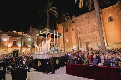 Procesión del Entierro por las calles de Almería.