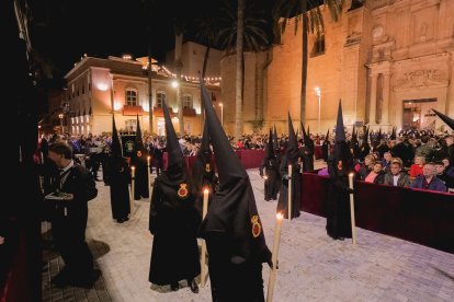 Procesión del Entierro por las calles de Almería.