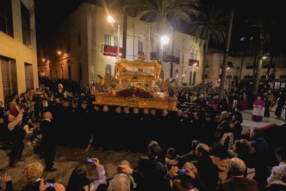 Procesión del Entierro por las calles de Almería.