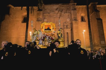 Procesión del Entierro por las calles de Almería.