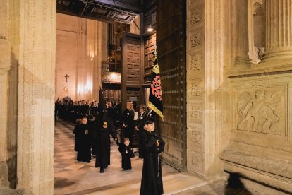 Procesión del Entierro por las calles de Almería.