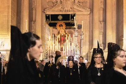 Procesión del Entierro por las calles de Almería.