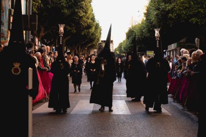 Procesión del Entierro por las calles de Almería.