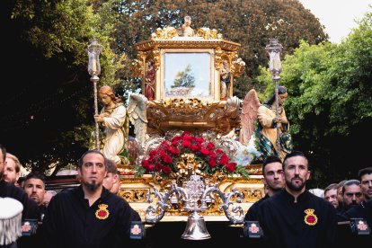 Procesión del Entierro por las calles de Almería.