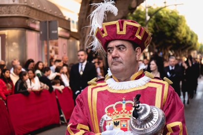 Procesión del Entierro por las calles de Almería.