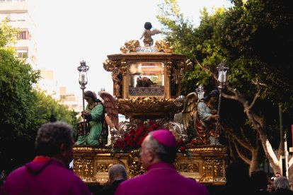 Procesión del Entierro por las calles de Almería.