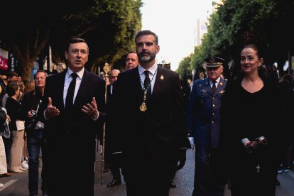 Procesión del Entierro por las calles de Almería.
